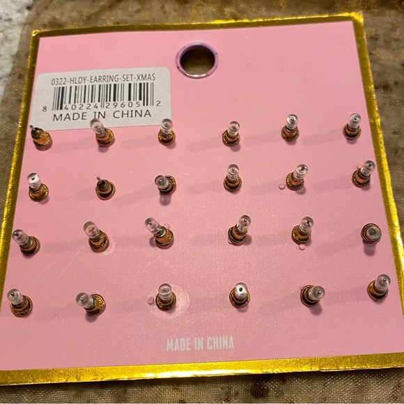 Simply Southern 12 pairs of Holiday Earrings. New - Picture 3 of 4